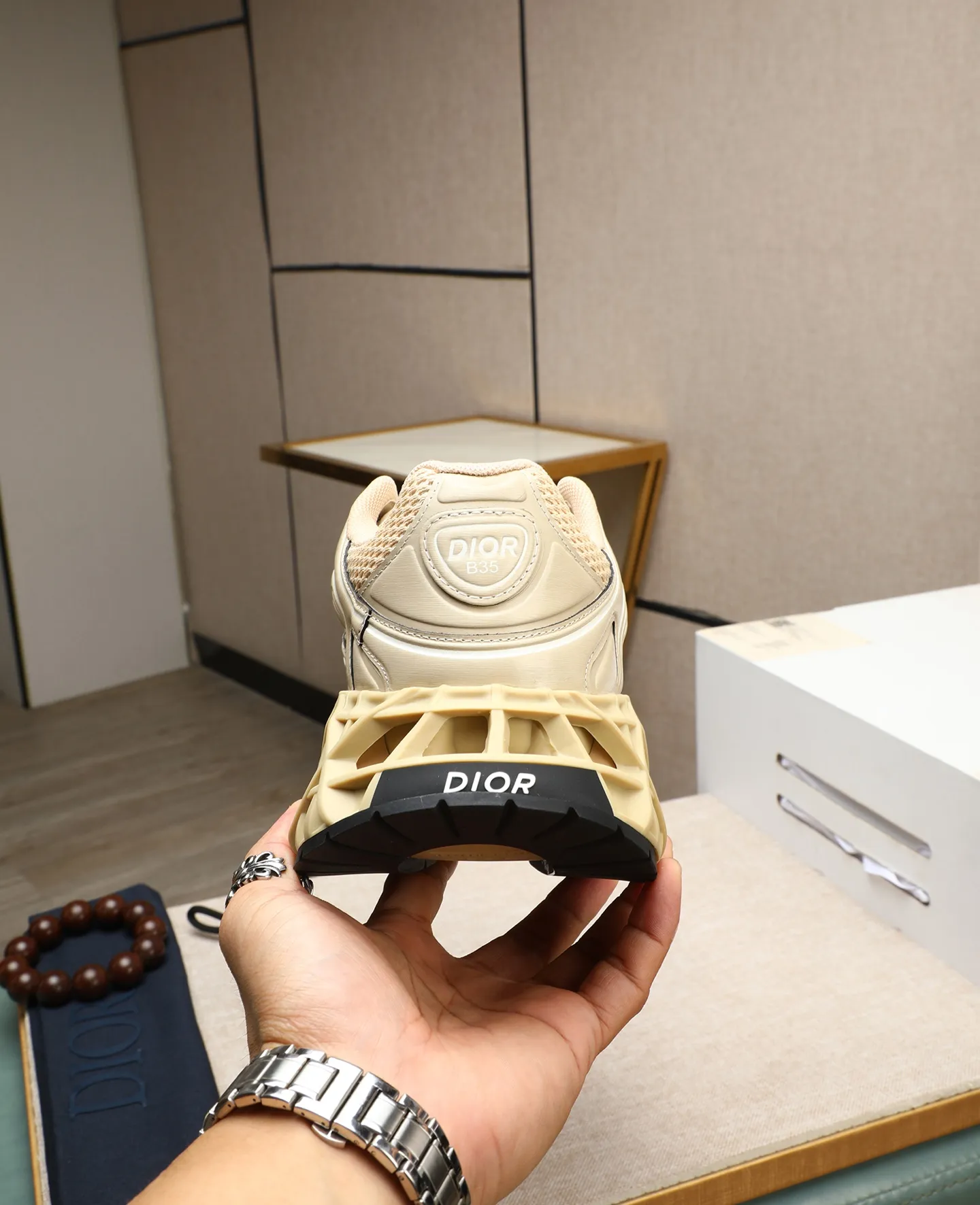 Men's shoes 💰800💰 Men's style 👦🏻Dior Dior B35 High-end quality Original casual sports shoes Upper: special environmentally friendly leather. High-frequency brand totem, brand totem cloth, tongue plastic brand logo, heel high-frequency brand logo Lining: brand canvas Original version: ultra-light TPR·rubber; two-color molded outsole Ultra-high quality control and fine workmanship: High-end, extravagance and class. Size: 39-44 (38, 45, 46, can be customized)…! !